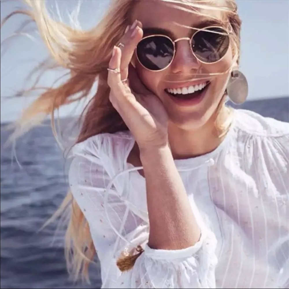 Round Sunglasses Black & Gold